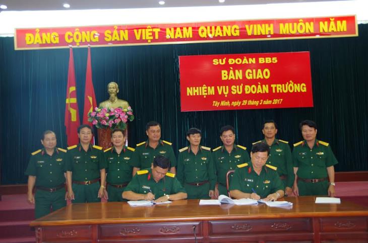 Bàn giao nhiệm vụ Sư đoàn trưởng Sư đoàn 5 